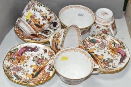 A SMALL QUANTITY OF ROYAL CROWN DERBY 'OLDE AVESBURY' PATTERN TEAWARE, comprising a sugar bowl, five