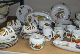 THIRTY ONE PIECES OF ROYAL WORCESTER EVESHAM TEA AND DINNER WARES, to include a salad bowl, a