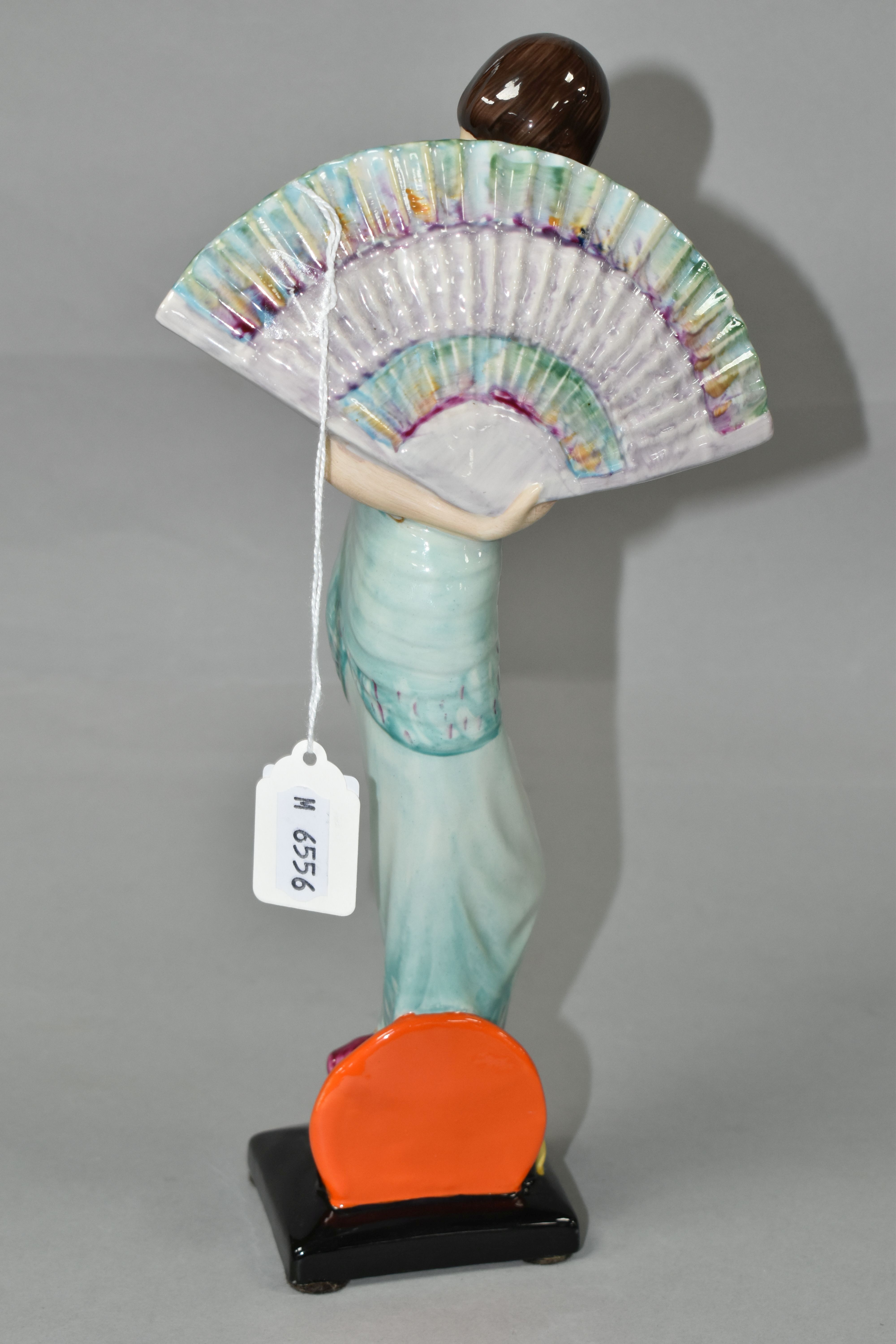 A LIMITED EDITION KEVIN FRANCIS 'LADY WITH FAN' FIGURINE, modelled by Geoff Blower, no 378/500, - Image 3 of 5