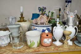 A GROUP OF TABLE LAMPS, PLANTERS AND OTHER DECORATIVE HOMEWARES, to include seven table lamps,