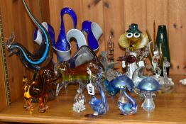 A GROUP OF DECORATIVE GLASS, to include an art glass bull (sd to feet/legs), dog, fish, birds,