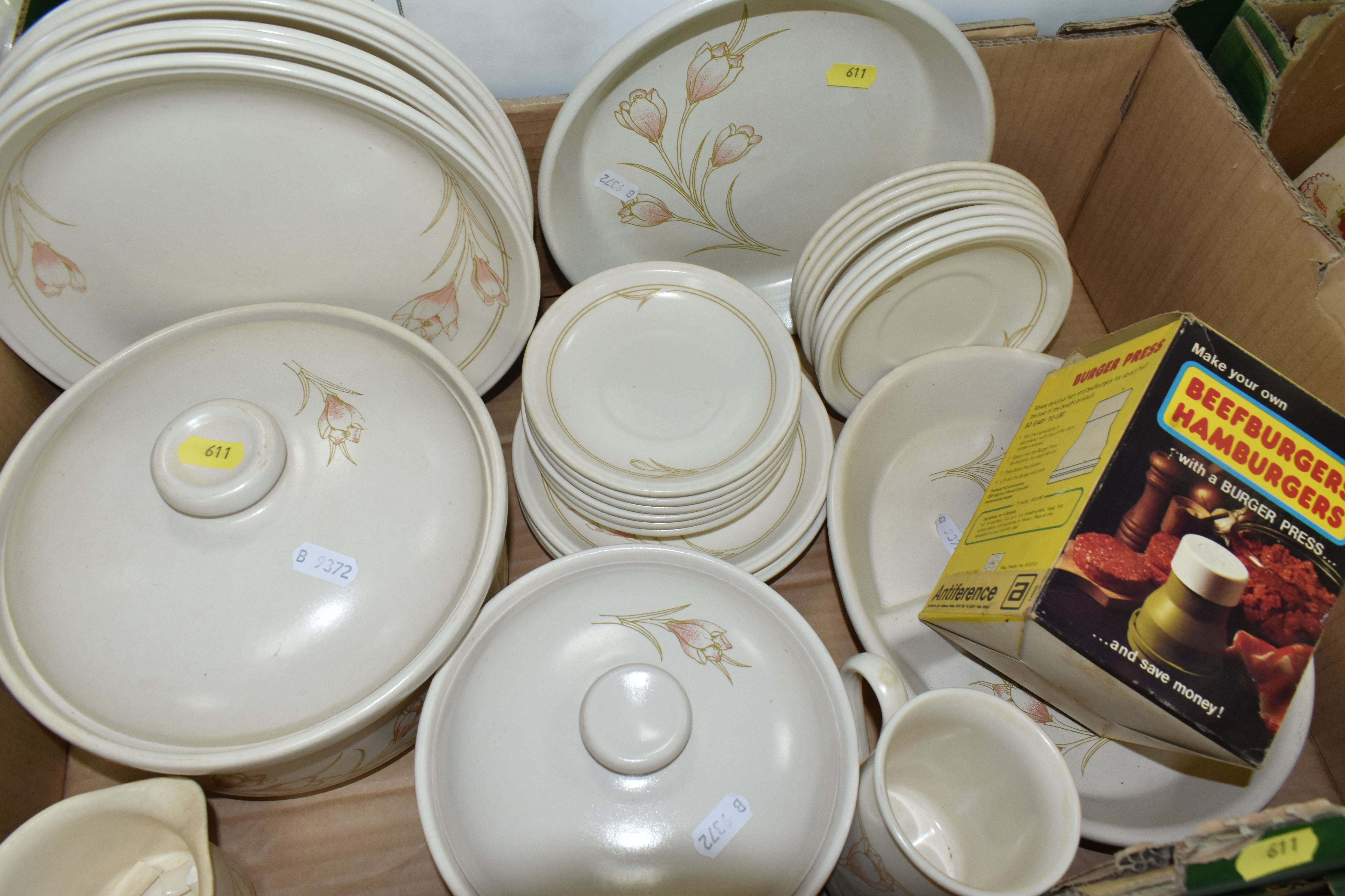 THREE BOXES OF BILTONS AND HORNSEA TEA / COFFEE AND DINNERWARE, SMALL GIFTWARE CERAMICS, ETC, - Image 6 of 6