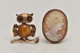 TWO 9CT GOLD BROOCHES, the first brooch designed as an owl with an oval cabochon tigers eye to the