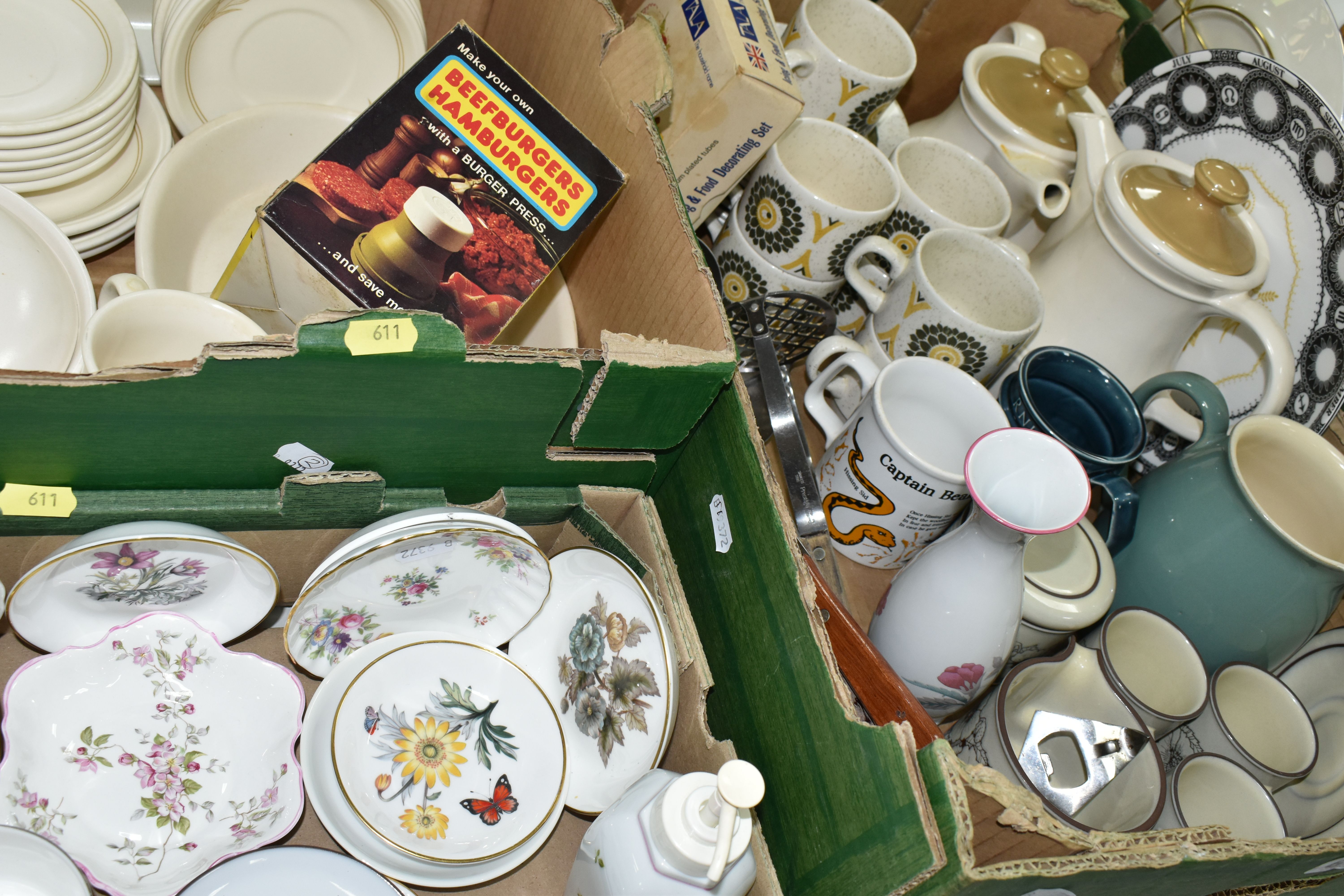 THREE BOXES OF BILTONS AND HORNSEA TEA / COFFEE AND DINNERWARE, SMALL GIFTWARE CERAMICS, ETC, - Image 3 of 6