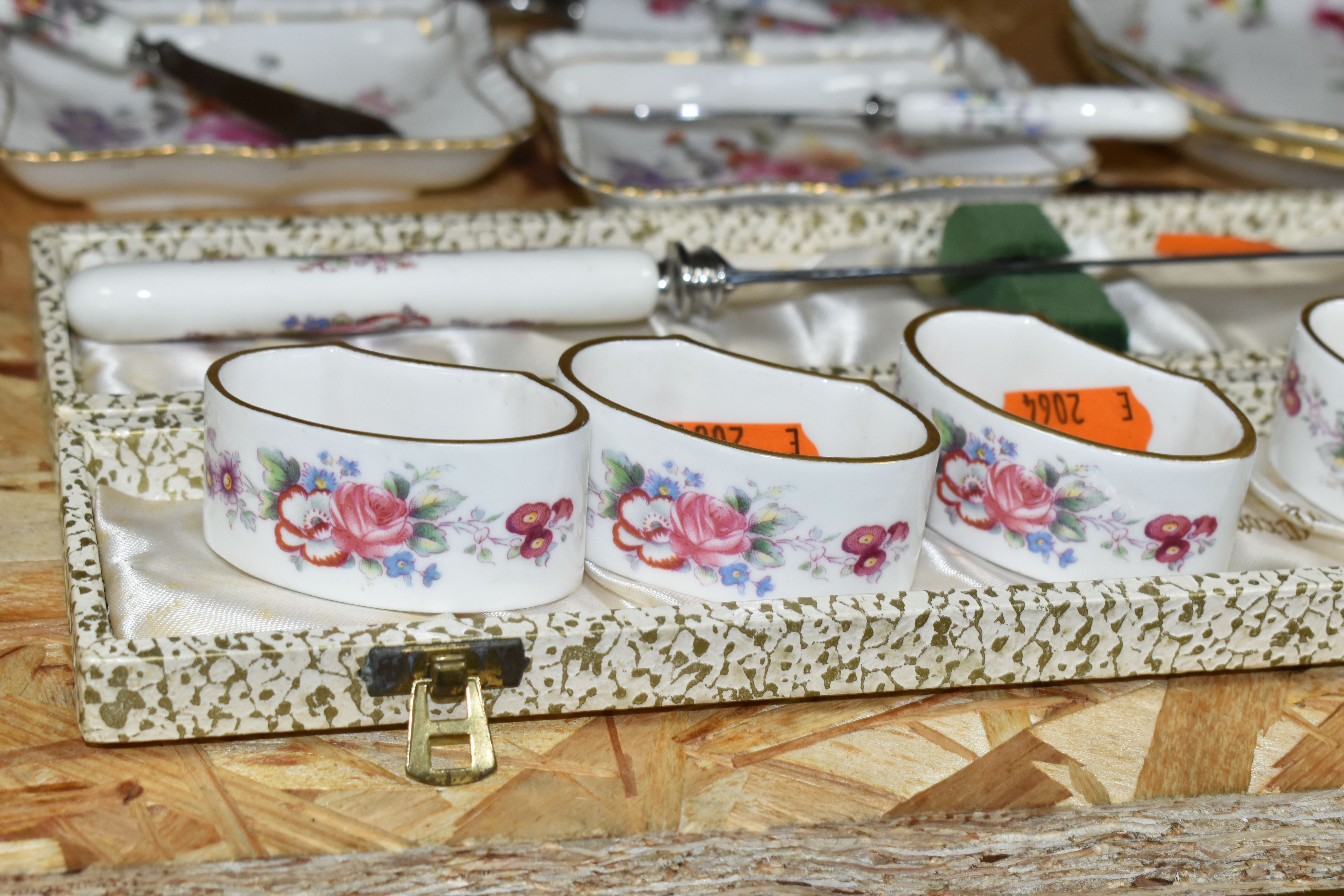 A COLLECTION OF ROYAL CROWN DERBY 'DERBY POSIES' PATTERN TEAWARE, comprising a boxed set of six - Image 5 of 9