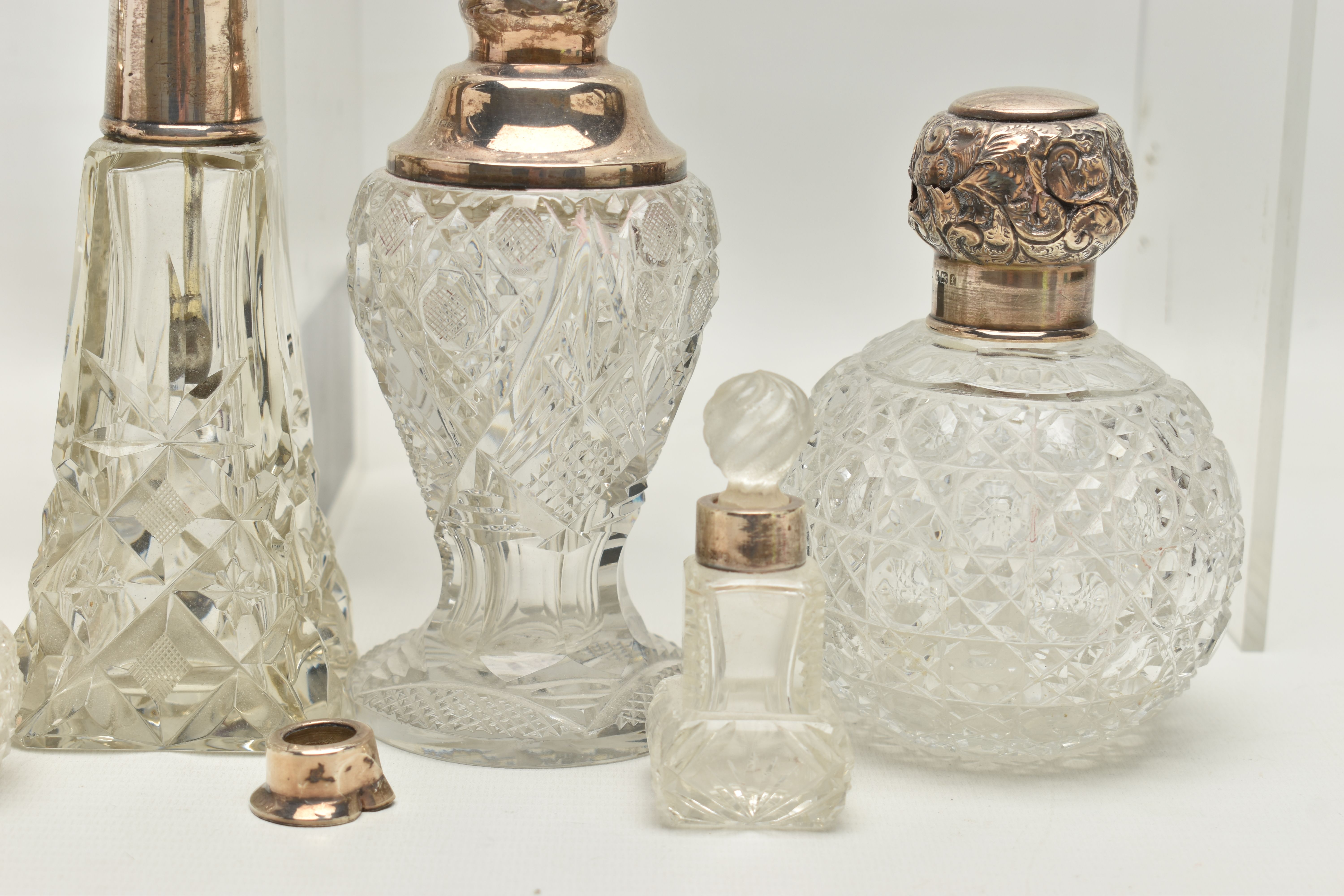 FOURTEEN LATE 19TH AND EARLY 20TH CENTURY SILVER MOUNTED SCENT BOTTLES, various shapes and sizes - Image 5 of 10