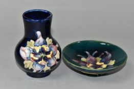 TWO PIECES OF MOORCROFT POTTERY 'COLUMBINE' GIFTWARES, comprising a small vase 'Columbine' design on
