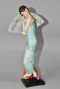 A LIMITED EDITION KEVIN FRANCIS 'LADY WITH FAN' FIGURINE, modelled by Geoff Blower, no 378/500,