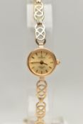 A LADYS 9CT GOLD 'SOVEREIGN' WRISTWATCH, quartz movement, round gold dial signed 'Sovereign',