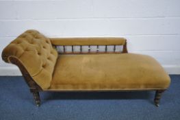 AN EDWARDIAN WALNUT CHAISE LONGUE, length 170cm (condition report: -surface marks and scratches)