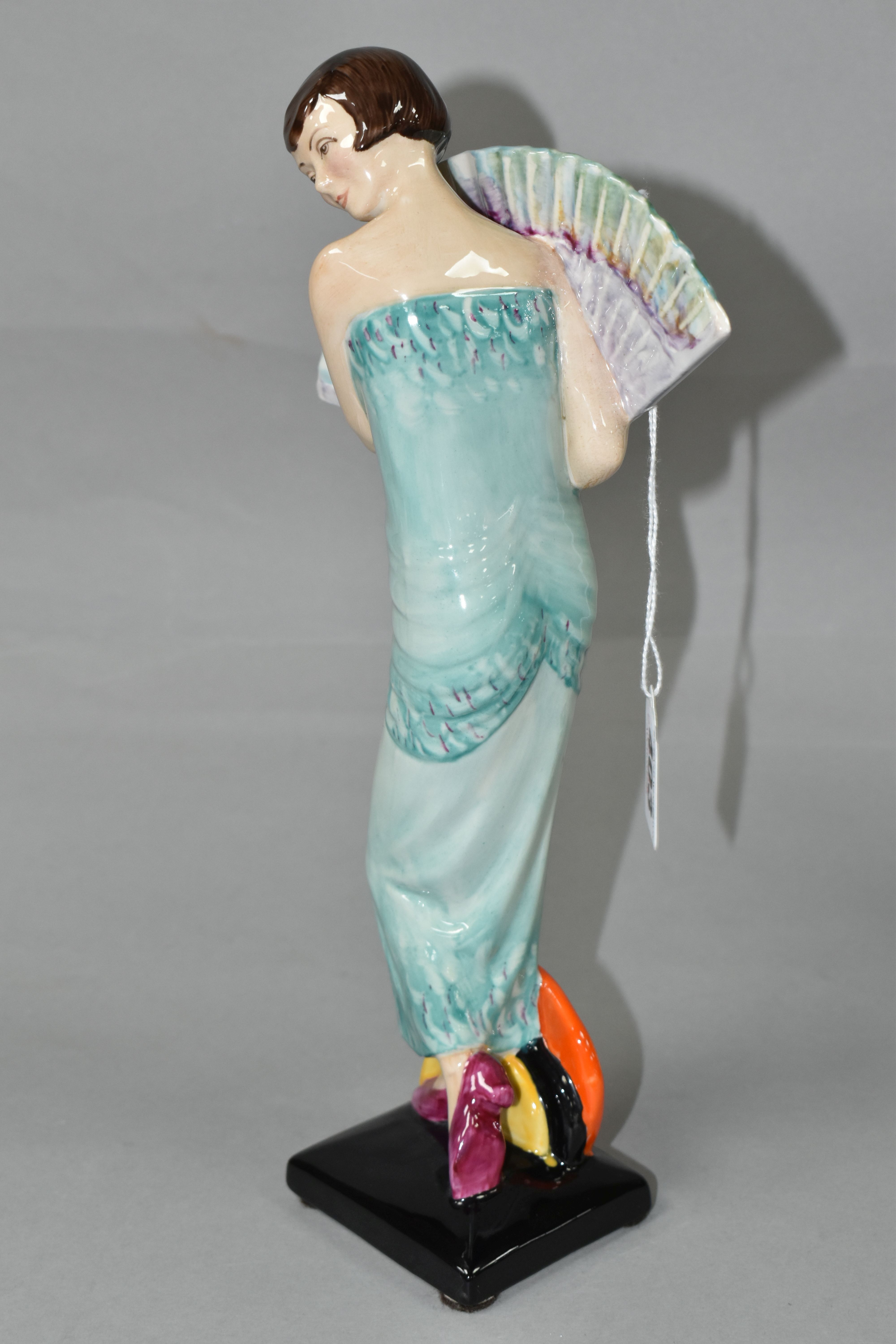 A LIMITED EDITION KEVIN FRANCIS 'LADY WITH FAN' FIGURINE, modelled by Geoff Blower, no 378/500, - Image 4 of 5