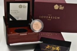 A ROYAL MINT BOXED GOLD PIEDFORT PROOF GARTER LIMITED EDITION REVERSE SOVEREIGN COIN, mintage 3500