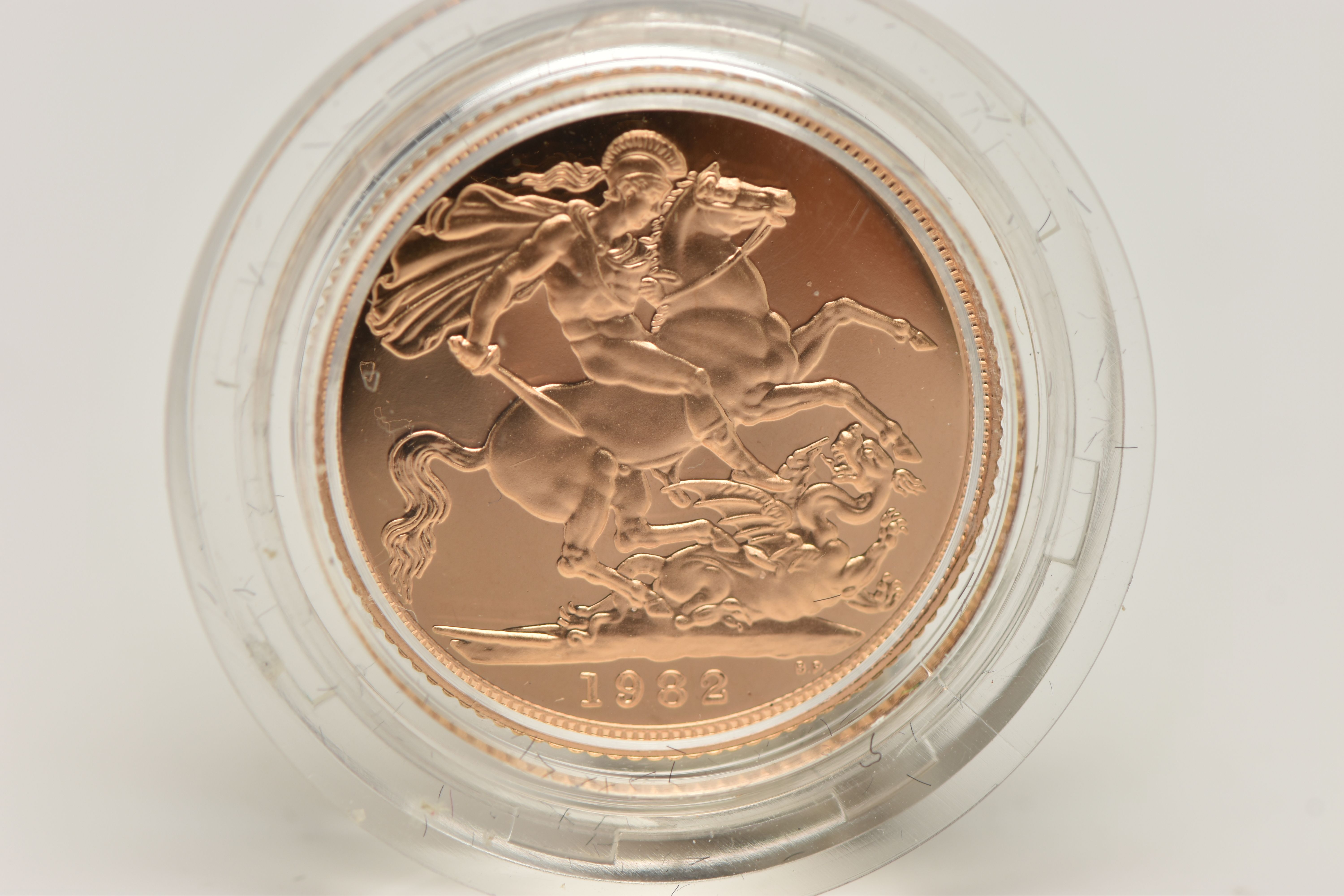 ROYAL MINT FULL GOLD PROOF SOVEREIGN COIN QUEEN ELIZABETH II 1982, .916 fine, 7.98 gram, 22.05mm