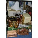 ONE BOX OF ORNAMENTS, PICTURES AND TABLE LAMP, to include a 1967 Singer sewing machine, ceramic