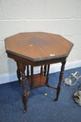 AN EDWARDIAN WALNUT OCTAGONAL CENTRE TABLE, 60cm x height 73cm (condition report: -surface