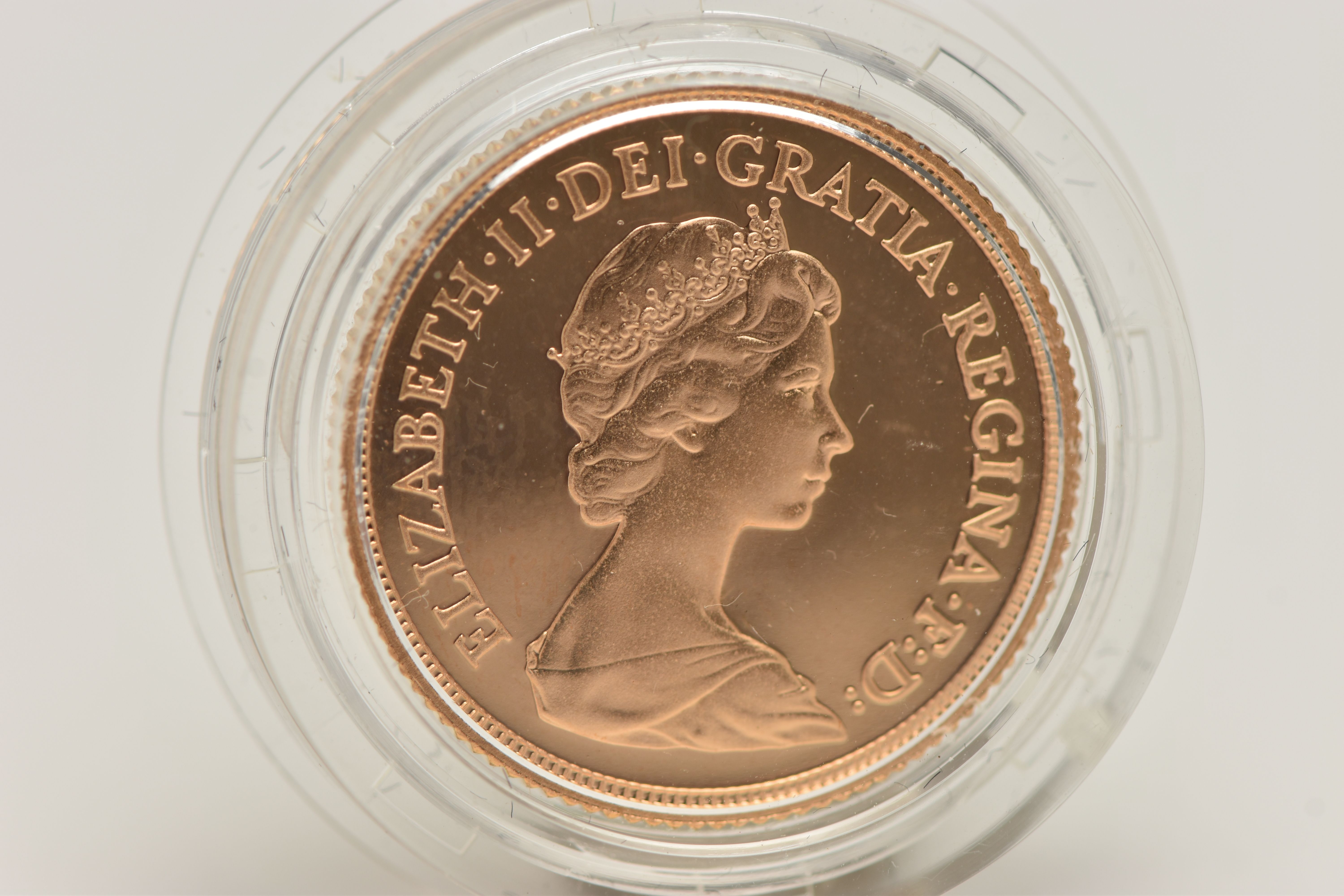 ROYAL MINT FULL GOLD PROOF SOVEREIGN COIN QUEEN ELIZABETH II 1982, .916 fine, 7.98 gram, 22.05mm - Image 2 of 2