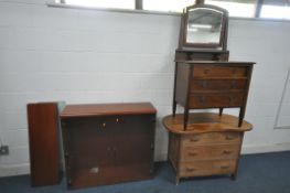 AN EARLY 20TH CENTURY OAK DRESSING CHEST, with a single mirror, width 27cm x depth 43cm x height