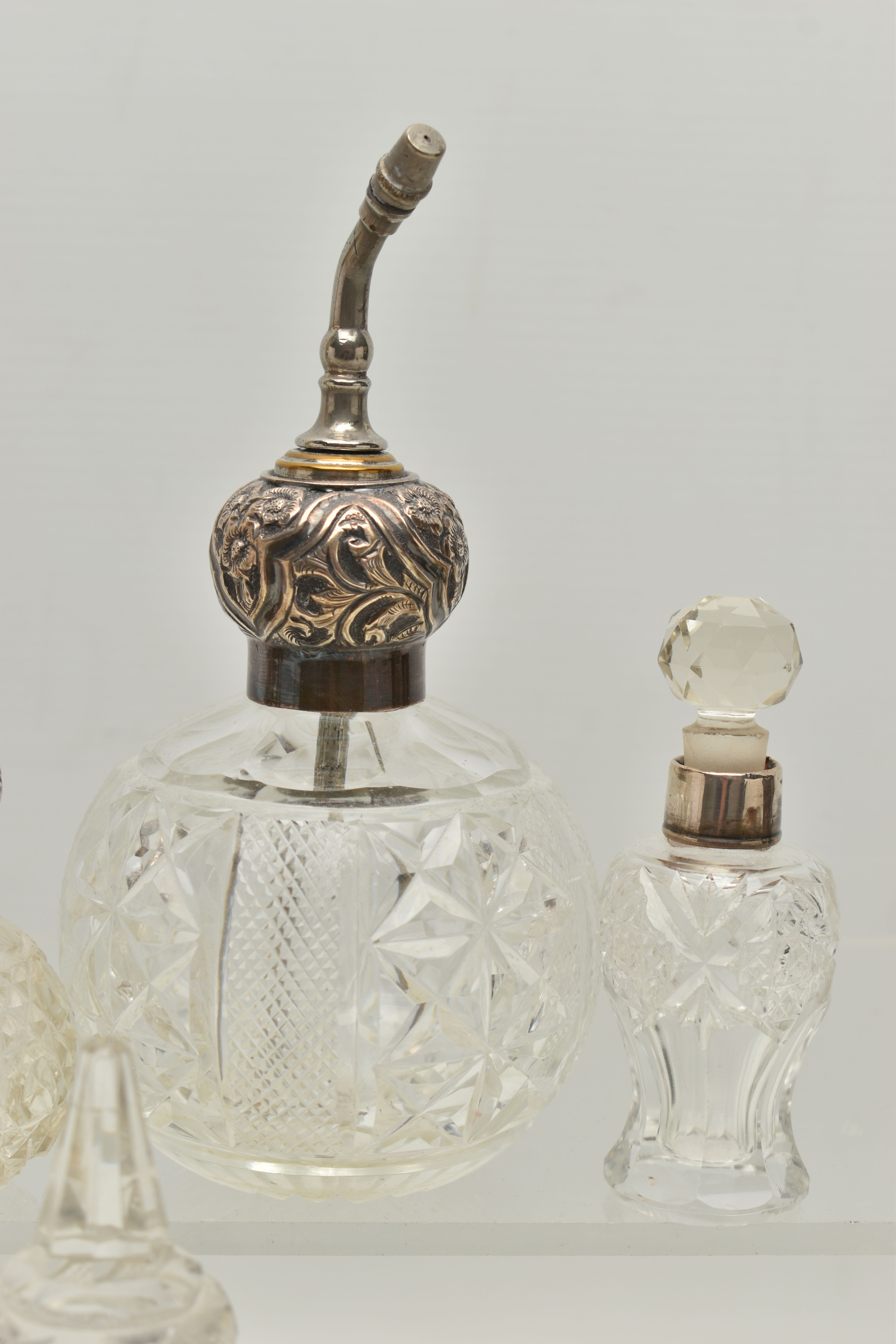 FOURTEEN LATE 19TH AND EARLY 20TH CENTURY SILVER MOUNTED SCENT BOTTLES, various shapes and sizes - Image 8 of 10