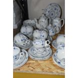 A QUANTITY OF BLUE AND WHITE FURNIVAL 'DENMARK' PATTERN DINNERWARE, Furnival comprising four
