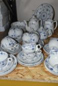 A QUANTITY OF BLUE AND WHITE FURNIVAL 'DENMARK' PATTERN DINNERWARE, Furnival comprising four