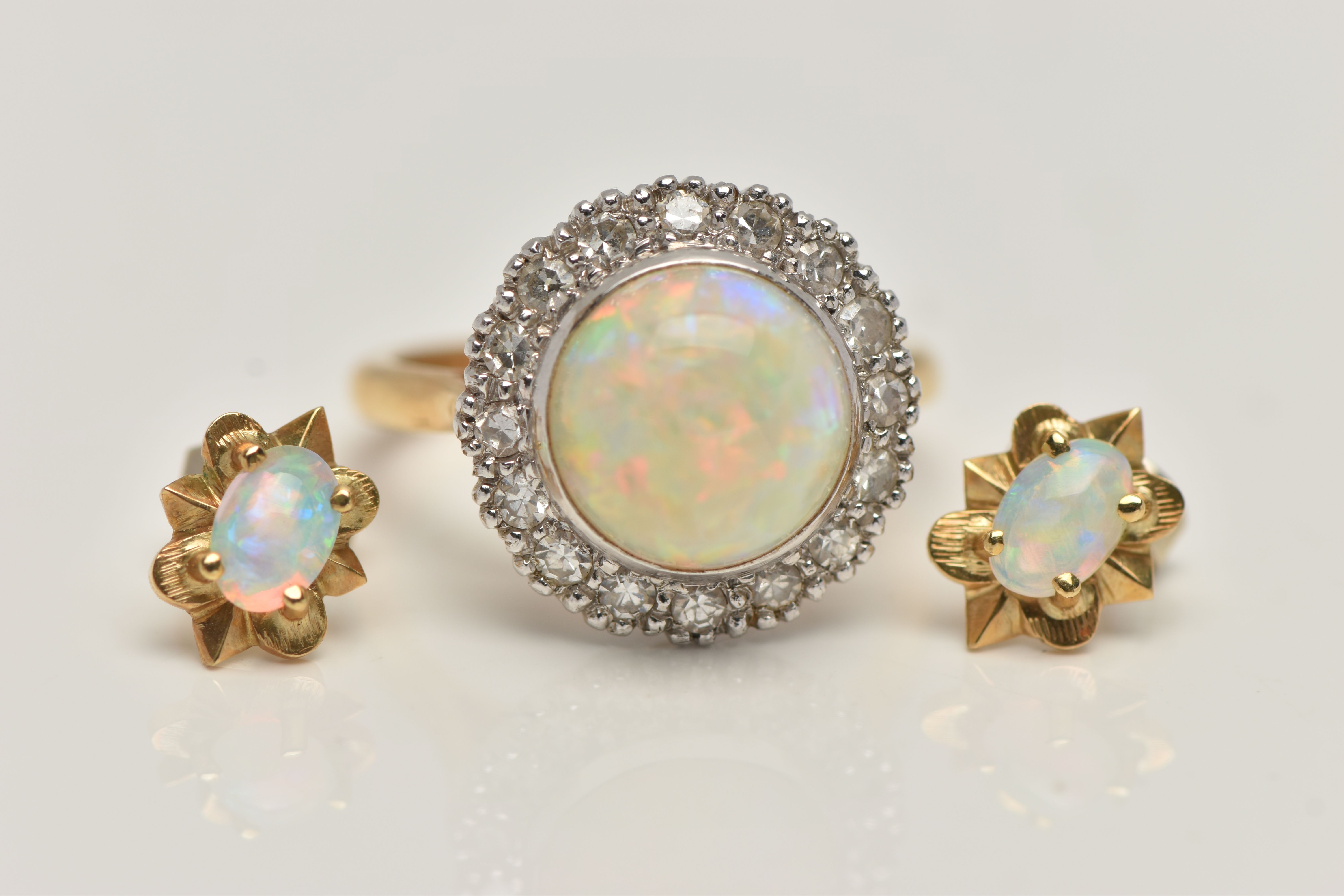 AN 18CT GOLD OPAL AND DIAMOND RING AND A PAIR OF OPAL EARRINGS, the ring of a circular form, set - Image 5 of 5