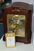 AN EARLY 20TH CENTURY MAHOGANY CASED JUNGHANS WURTTEMBERG MANTEL CLOCK, the rectangular gilt dial
