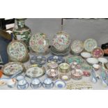 A QUANTITY OF 19TH AND 20TH CENTURY CHINESE PORCELAIN, including a 20th century Famille Verte