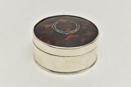 AN EARLY 20TH CENTURY SILVER AND TORTOISESHELL TRINKET BOX, of circular outline with gilded