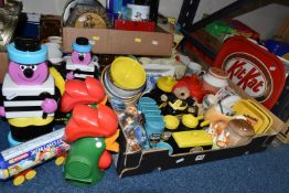 FOUR BOXES AND LOOSE ADVERTISING CERAMICS, TINS AND OTHER ITEMS, to include a hexagonal Huntley &