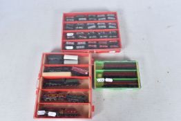 A COLLECTION OF UNBOXED AND ASSORTED N GAUGE MODEL RAILWAY ITEMS, Graham Farish repainted/renumbered