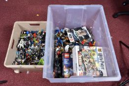 A LARGE QUANTITY OF LOOSE LEGO AND THREE BOXED SETS, to include a Lego Harry Potter Hogwarts game,