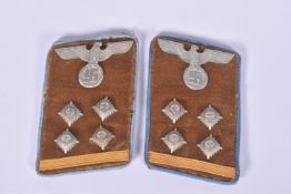 A PAIR OF THIRD REICH NAZI GERMANY UNIFORM COLLAR TABS, these are red with gold embroidery and