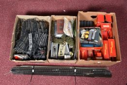 A QUANTITY OF BOXED AND UNBOXED MAINLY TRI-ANG AND HORNBY OO GAUGE MODEL RAILWAY ITEMS,