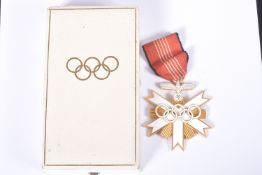 A CASED 1936 BERLIN OLYMPICS MEDAL/AWARD, this is the second class version and was issue to