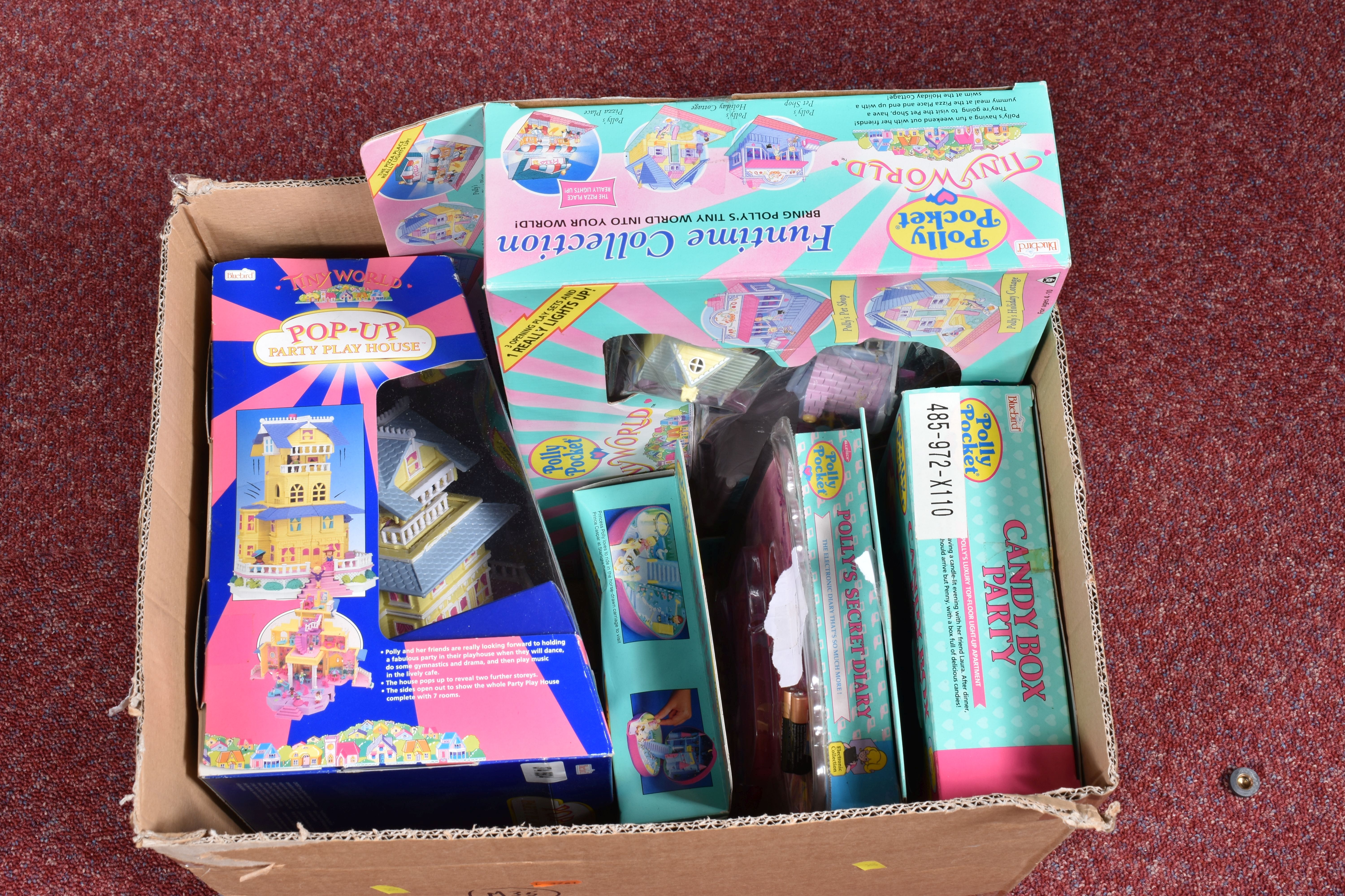 A COLLECTION OF BOXED BLUEBIRD POLLY POCKET SETS, mainly from the 1990's, to include Polly's Dream - Image 3 of 13