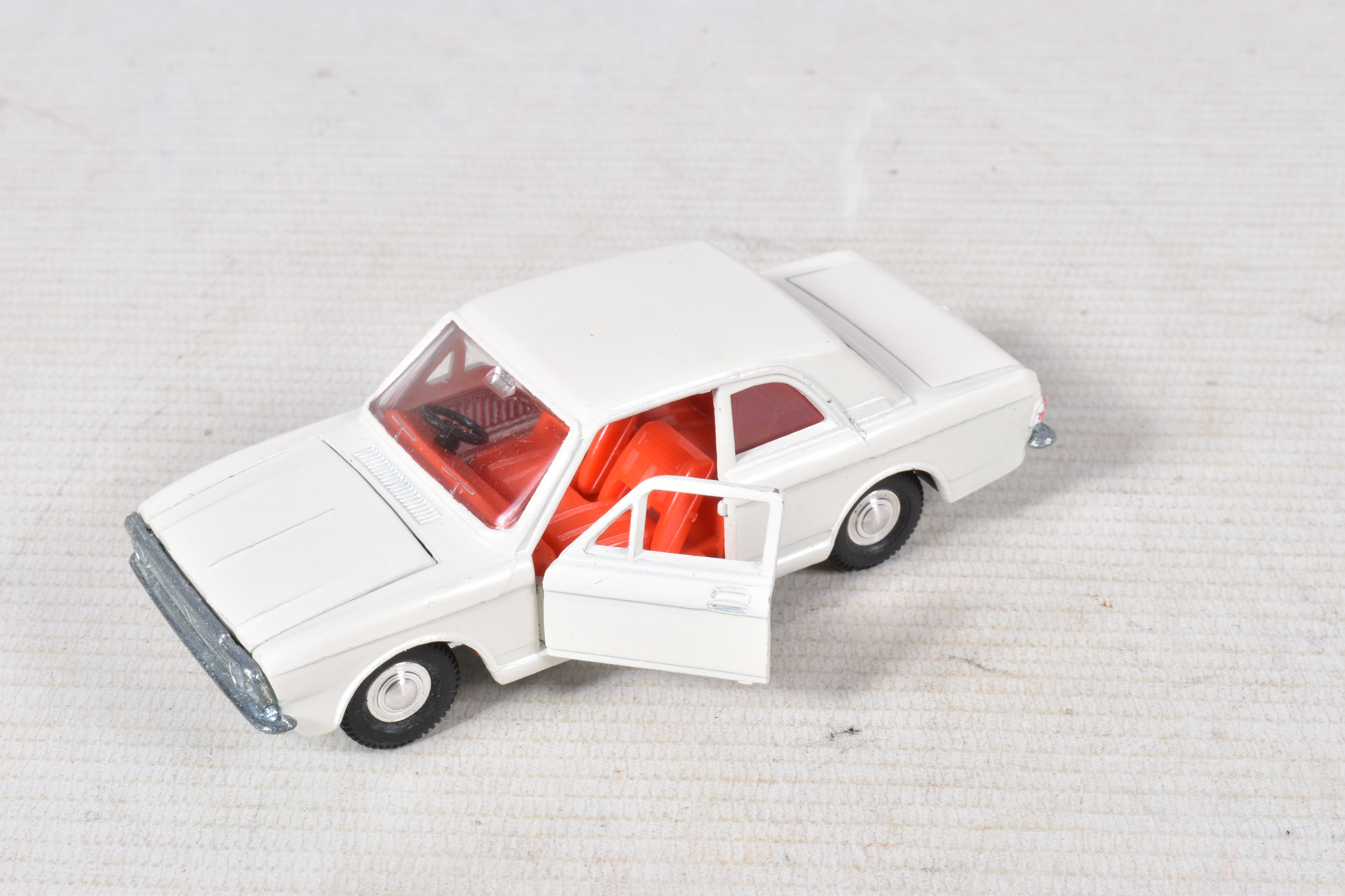 A BOXED DINKY TOYS FORD CORTINA DE LUXE, No.159, white body with red interior, with a boxed Matchbox - Image 4 of 12