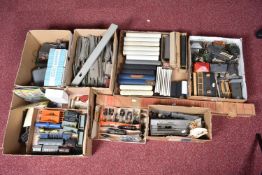 A QUANTITY OF UNBOXED AND ASSORTED OO GAUGE MAINLY TRI-ANG MODEL RAILWAY ITEMS, to include
