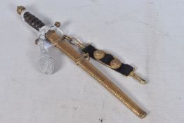 A 20TH CENTURY GERMAN NAVY (REICHSMARINE) OFFICERS DAGGER, this was made by Alcoso of Solingen and
