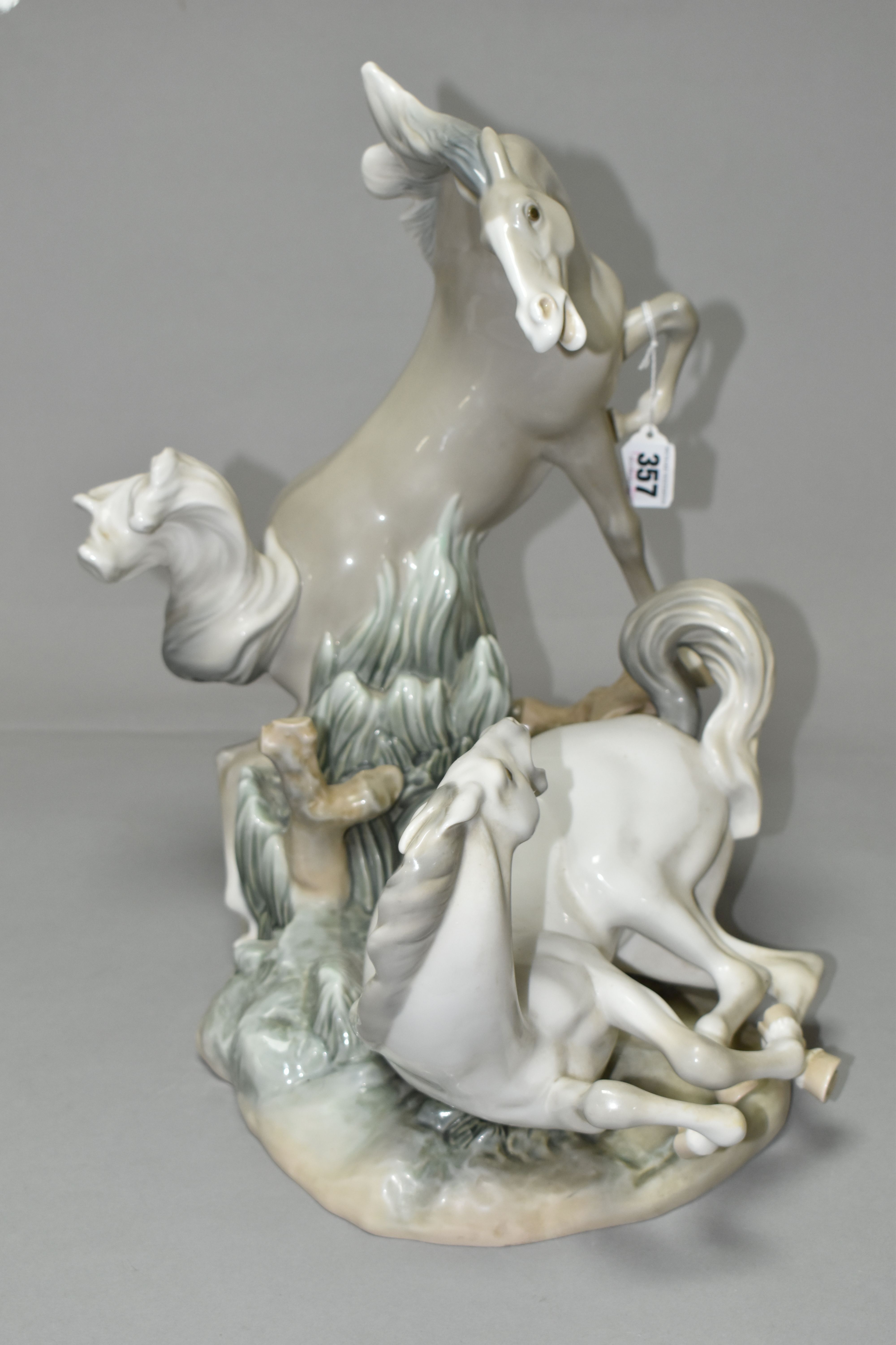 A LLADRO 'GROUP OF HORSES' FIGURINE, 1022 design by Fulgencio Garcia 1969-2005, height 37cm (1) ( - Image 5 of 10