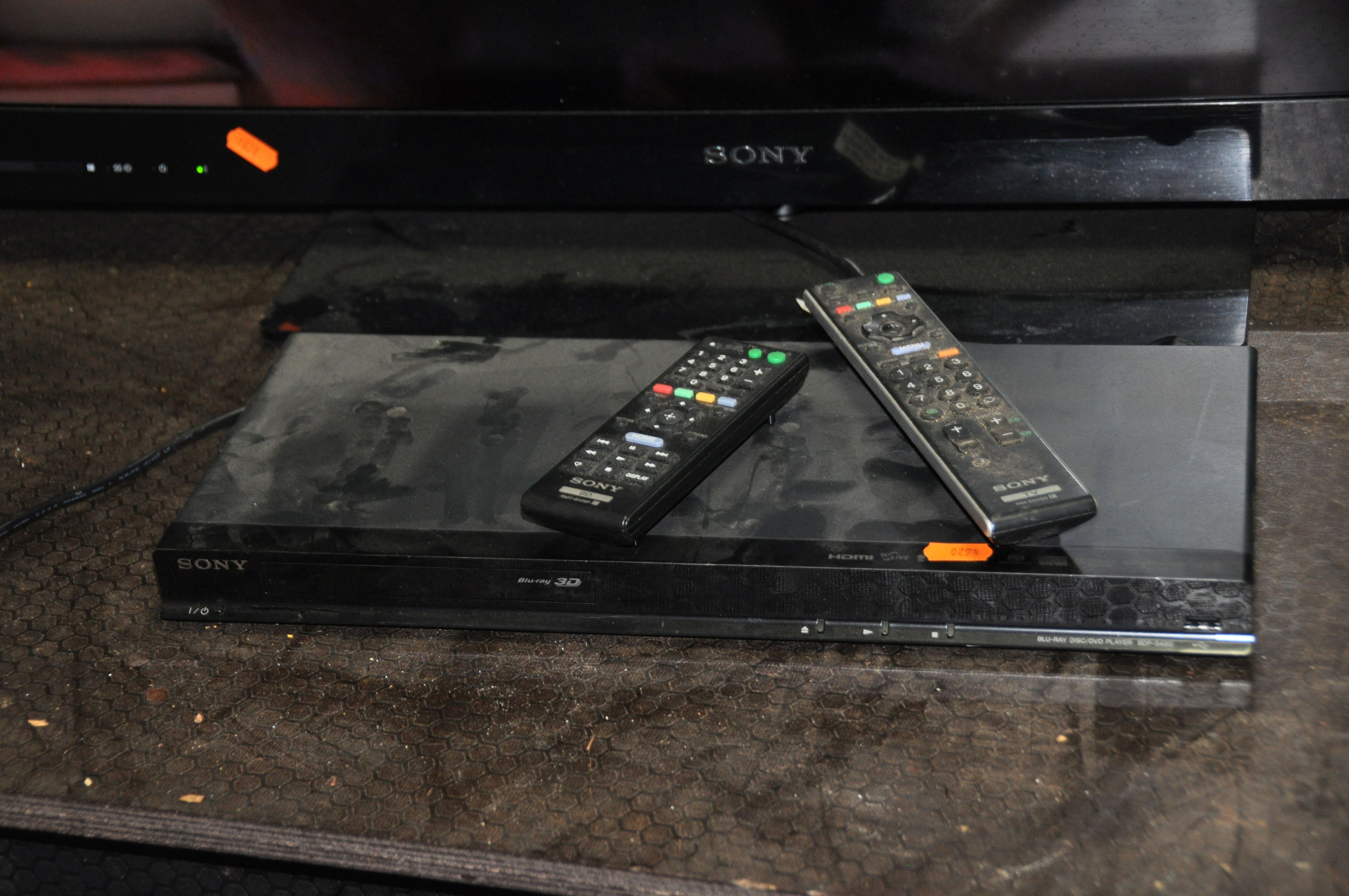 A SONY KDL 37EX723 37in TV with remote and a BDP-S480 3D Blu-Ray player with remote (both PAT pass - Image 2 of 2