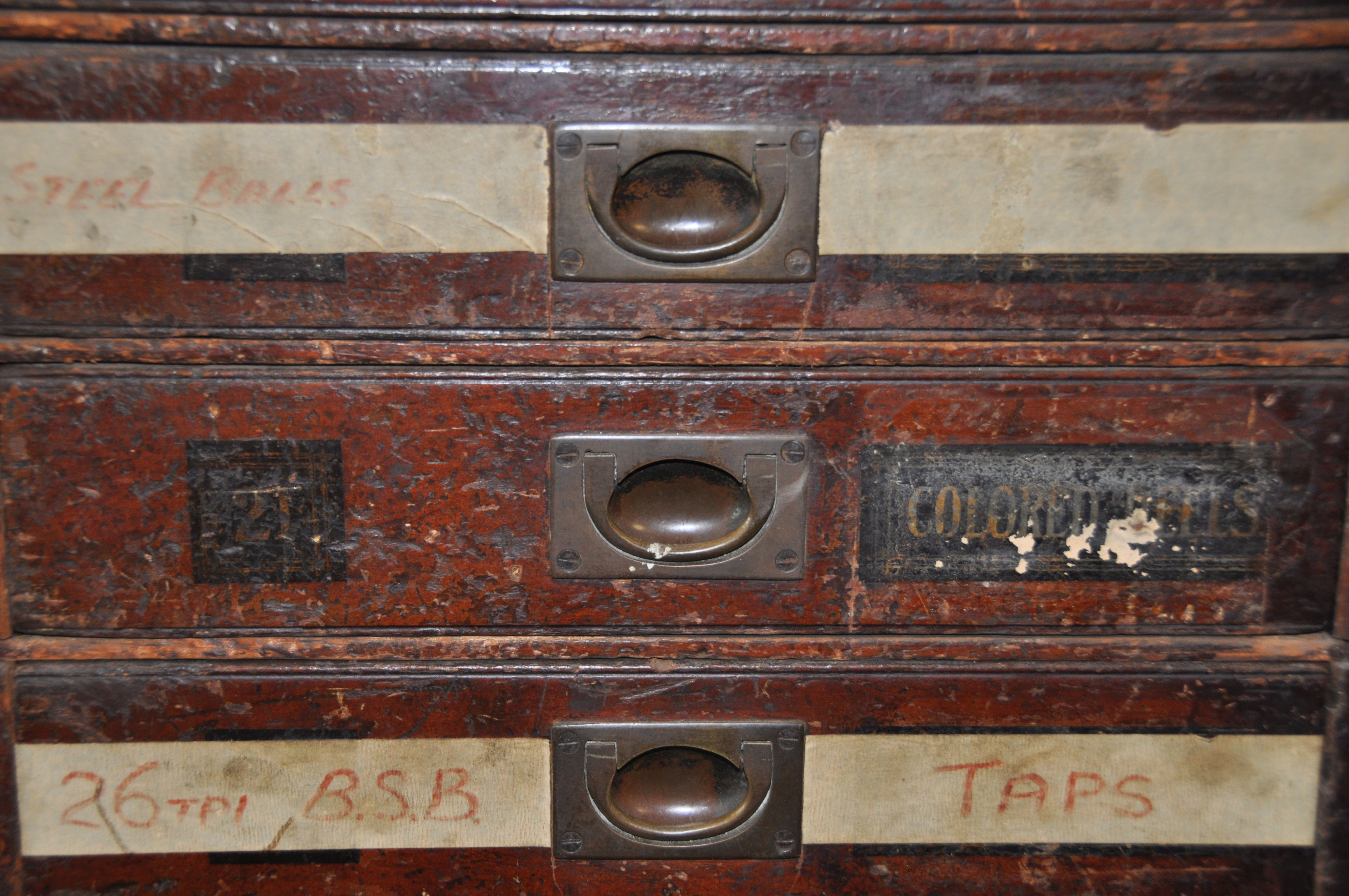 AN EDWARDIAN MAHOGANY HARBERDASHERS CHEST OF TWENTY FOUR DRAWERS with campaign handles to all but - Image 5 of 5