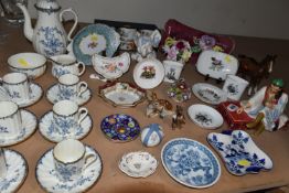 A GROUP OF CERAMICS, comprising a Royal Worcester 'Mansfield' pattern coffee set, coffee pot,