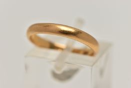 A 22CT GOLD BAND RING, polished band, approximate band width 2.8mm, hallmarked 22ct Birmingham, ring