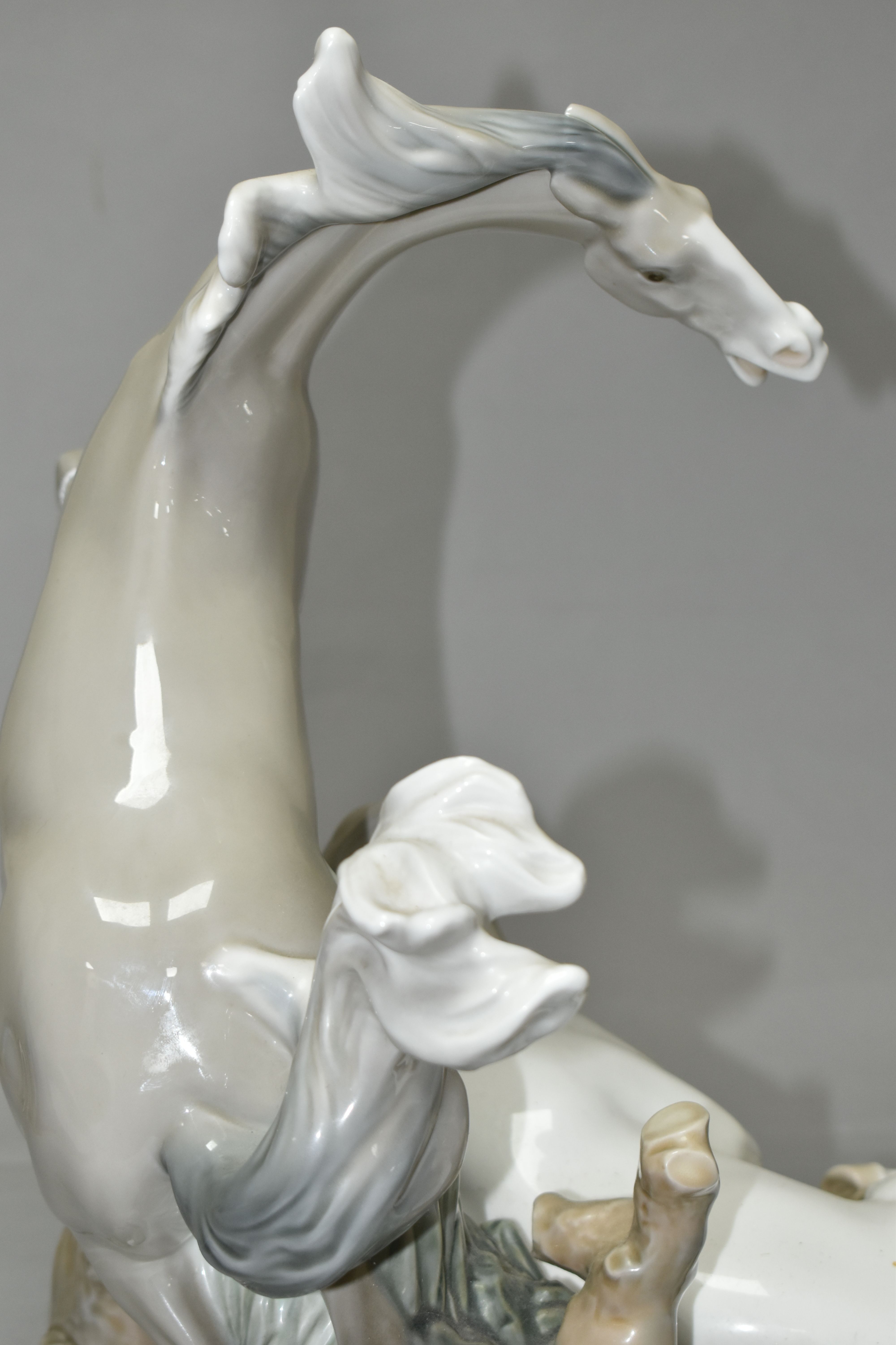 A LLADRO 'GROUP OF HORSES' FIGURINE, 1022 design by Fulgencio Garcia 1969-2005, height 37cm (1) ( - Image 8 of 10