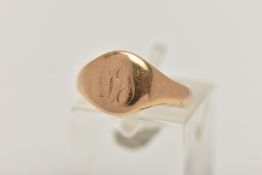 AN 18CT GOLD SIGNET RING, circular signet with worn engraved initials, polished band, hallmarked