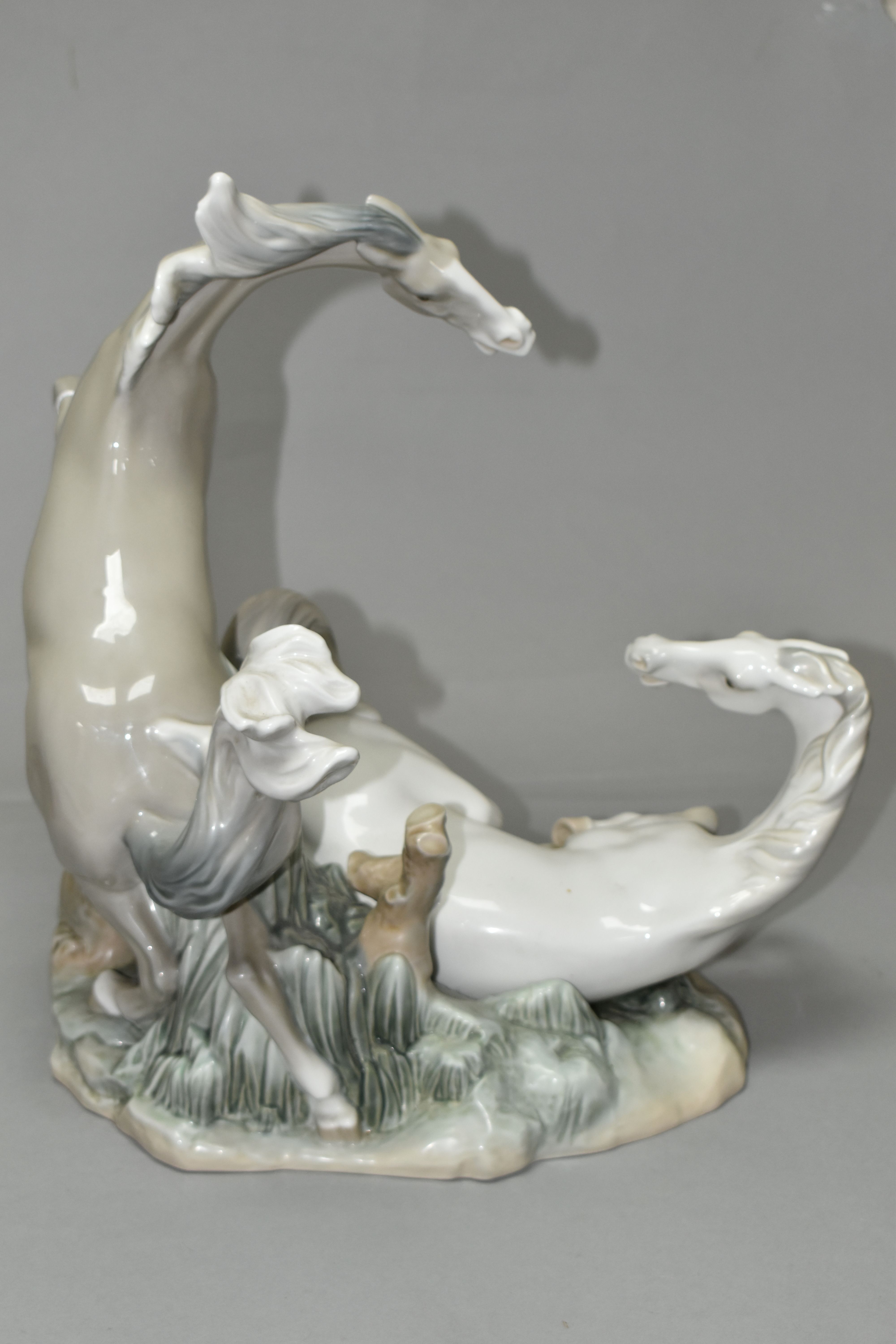 A LLADRO 'GROUP OF HORSES' FIGURINE, 1022 design by Fulgencio Garcia 1969-2005, height 37cm (1) ( - Image 6 of 10