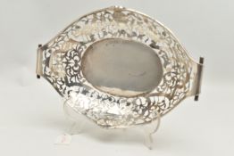 AN EARLY 20TH CENTURY PIERCED DISH, oval form with pierced rims and vacant cartouches, scroll