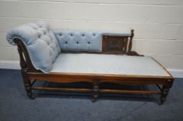AN EDWARDIAN WALNUT CHAISE LOUNGE, with blue floral upholstery and a panel to the back, on turned