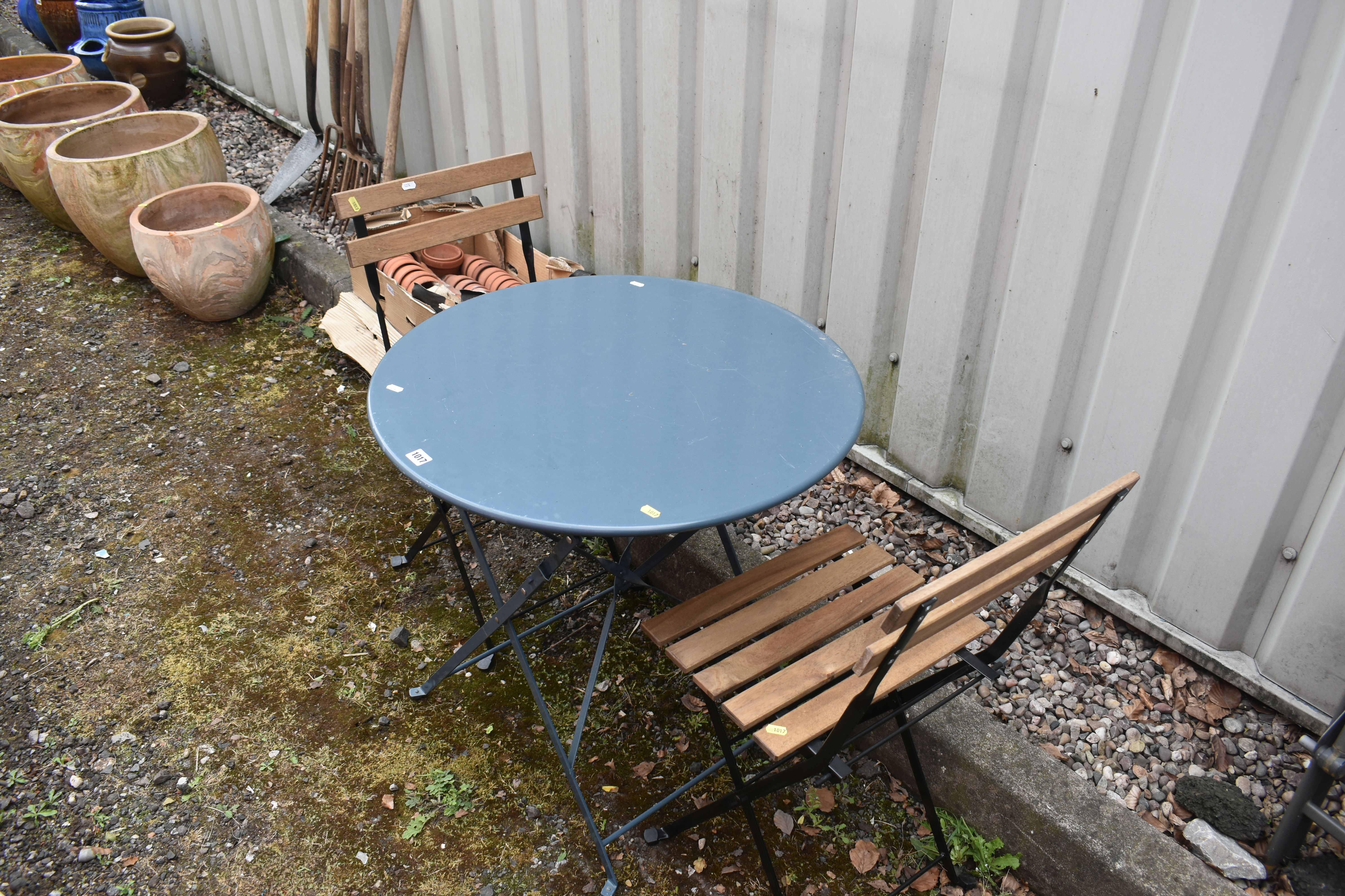 THREE FOLDING GARDEN ITEMS, to include a blue circular garden table, diameter 70cm x height 70cm, - Image 2 of 2
