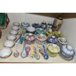 A GROUP OF LATE 19TH AND 20TH CENTURY VASES, BOWLS, COVERS, LADLES AND TEA / SAKI BOWLS, including a